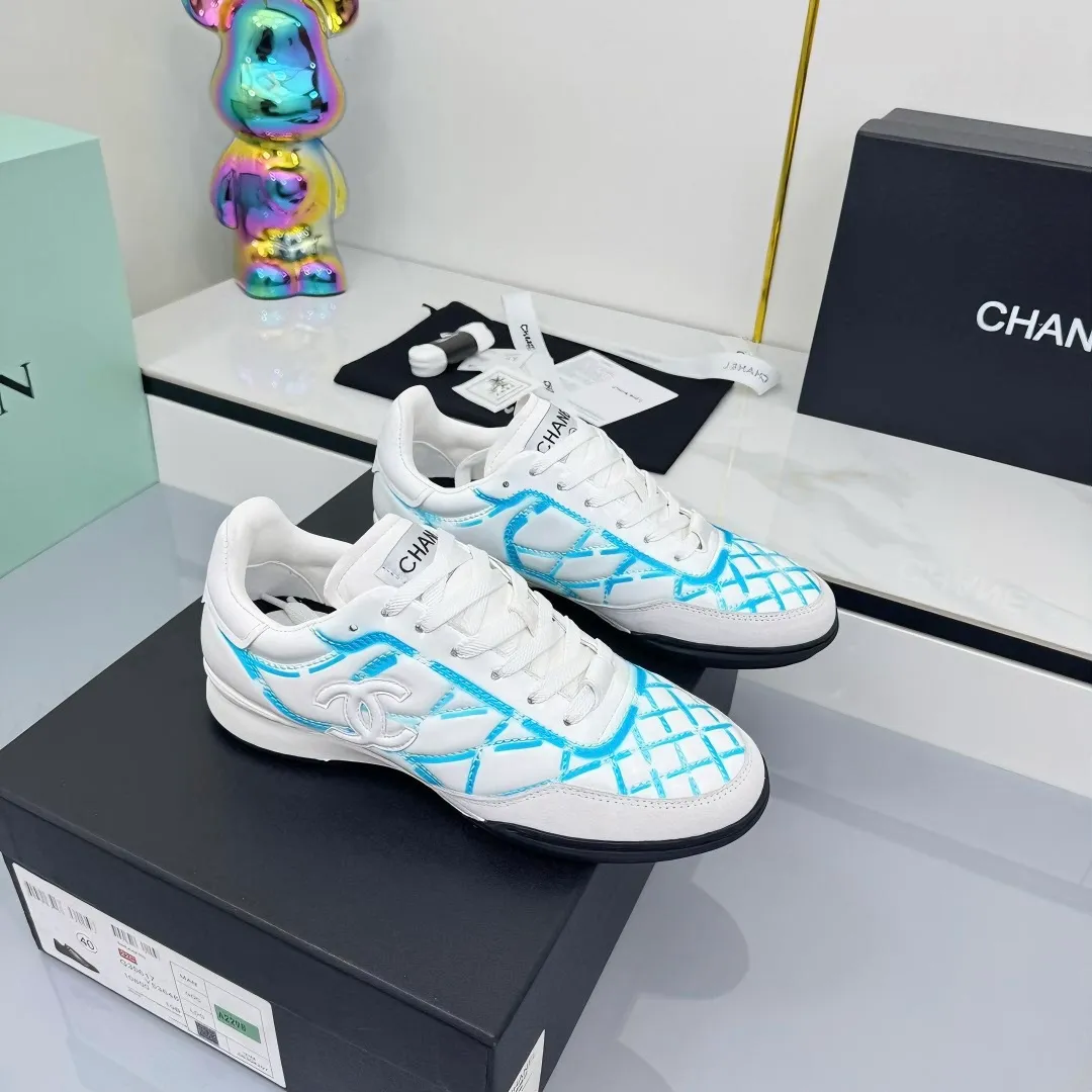 👟👟Ex-factory price 620👟👟 Top version Chanel Chanel - 2025 counter top casual sports shoes This sneaker is a classic design; the upper is electro-embroidered with a variety of techniques; the outsole is fashionable and sporty; it is extraordinary and incorporates a variety of color matching elements... The diversified mix and match is very beautiful and versatile, and can be used for leisure, fashion, sports and outdoor... ꫛꫀꪝ Go➫ Material: ❶Upper is made of: original cowhide ❷Inner lining is made of: original imported sheepskin ❸Outsole is based on: original TPU combination outsole Special counter boutique packaging complete set for women 35–41